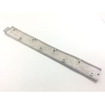 Pulsera de malla de oro blanco con salpicado de brillantes y esmeraldas