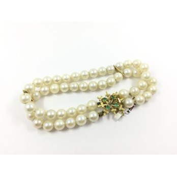 Pulsera con doble tira de perlas cultivadas con cierre de oro y esmeraldas