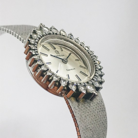 Omega Geneve en oro blanco con brillantes.
