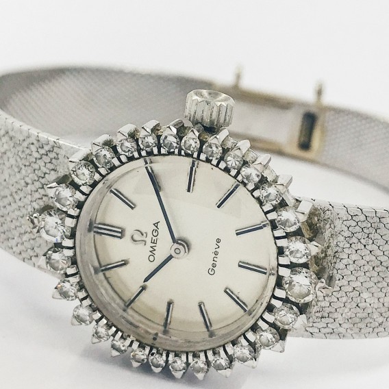 Omega Geneve en oro blanco con brillantes.