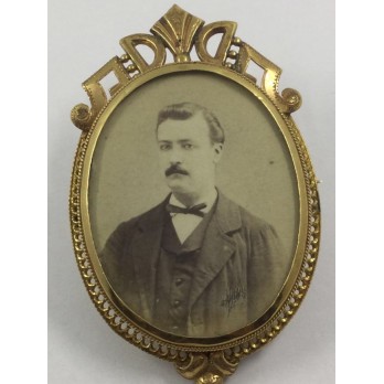 Broche porta fotos en oro