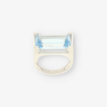 Anillo oro blanco y piedra azul 2