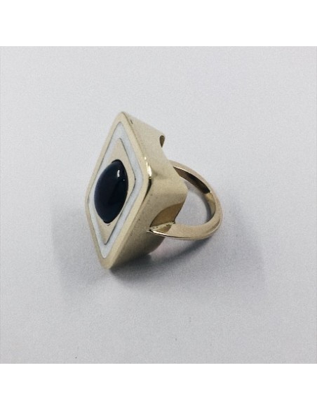 Anillo de oro, esmalte y piedra de color