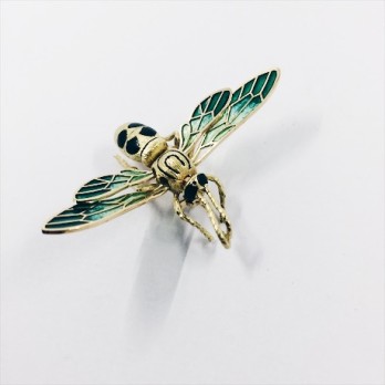 Broche abeja en oro y esmalte 2