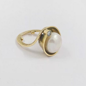 Anillo de oro, perla y brillante 2