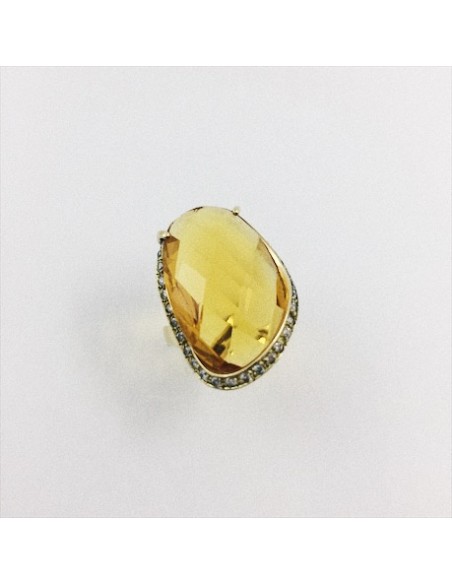 Anillo de oro con gran topacio y brillantes