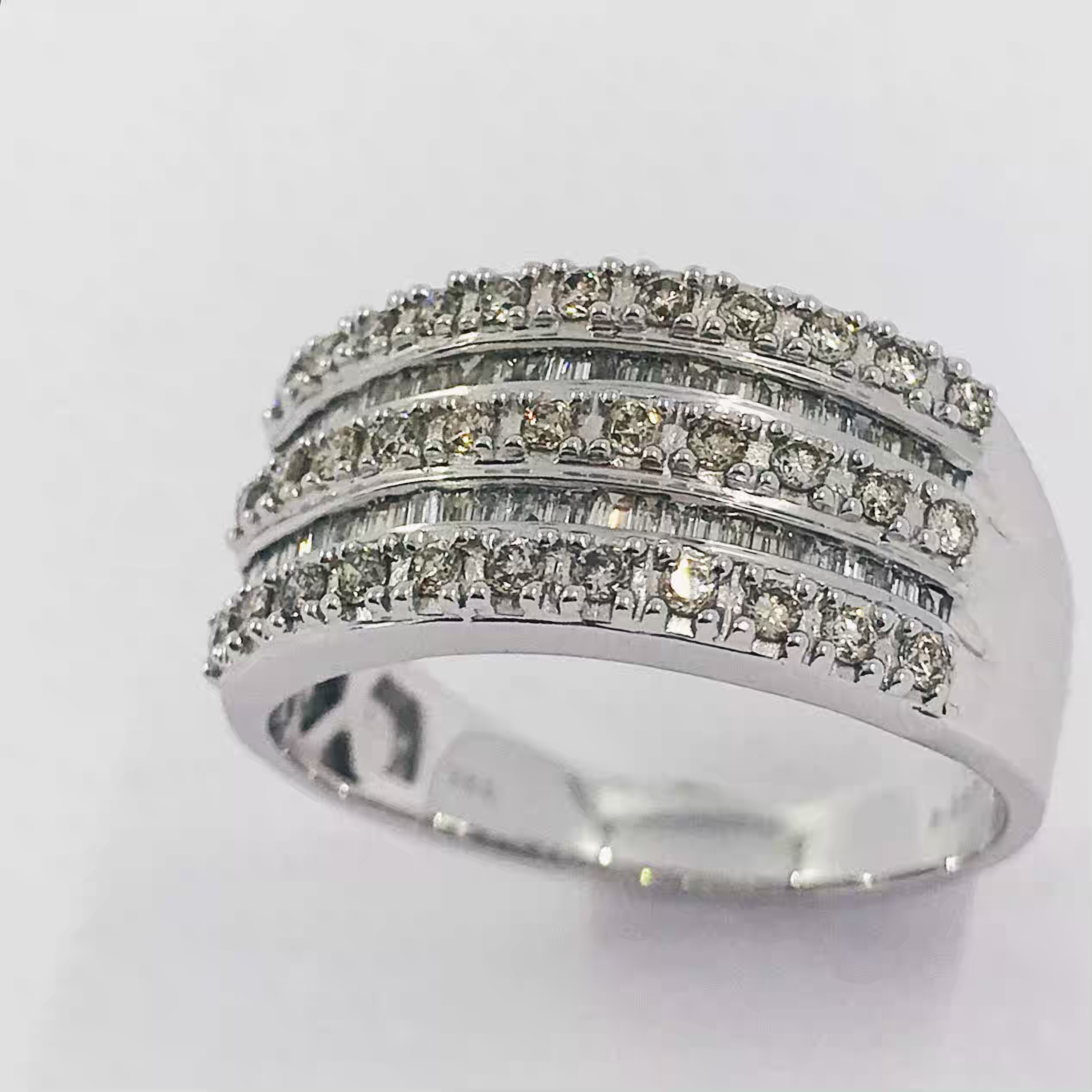 nombre Gorrión Ingenieria Anillo Tiara real en oro blanco y brillantes | Comprar anillos de segunda  mano
