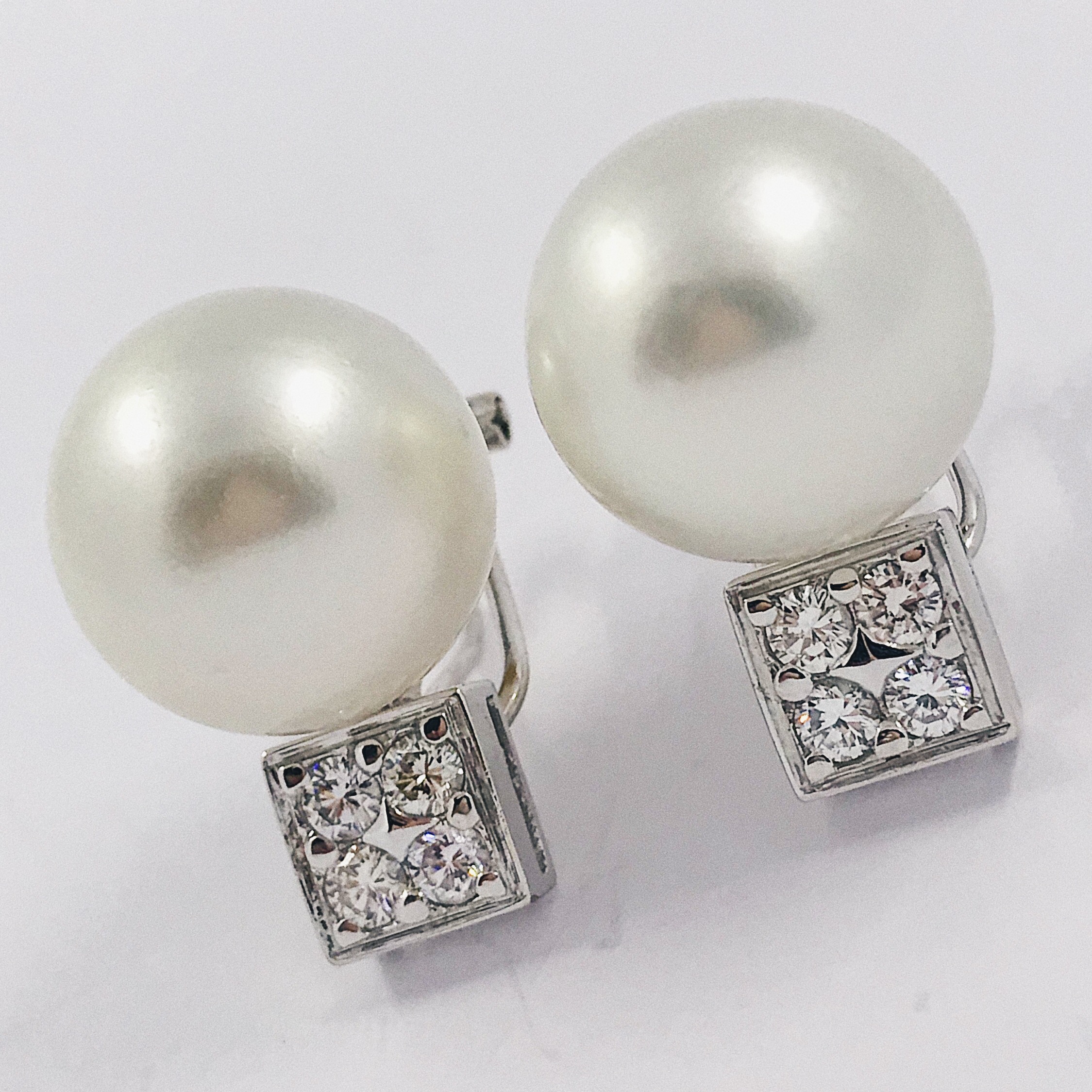 Pendientes en oro blanco 18kt con brillantes y perla