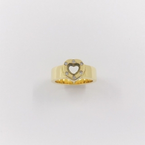 Anillo de oro con corazón central decorado con brillantes de 2a mano | Comprar anillos de segunda mano