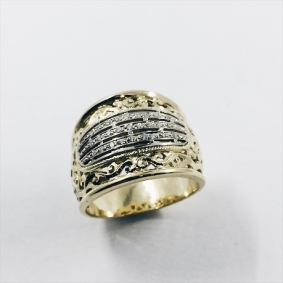 Anillo ancho de oro y 3 diamantes de segunda mano | Comprar anillos de segunda mano