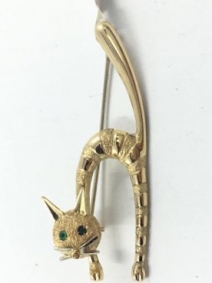 Broche gato en oro con ojos de esmeralda | Comprar broches de segunda mano