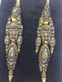 Pendientes isabelinos en plata dorada y esmeraldas | Comprar pendientes de segunda mano