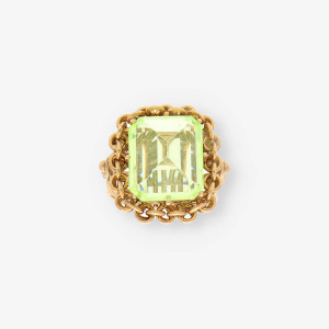 Anillo vintage en oro 18kt con piedra verde